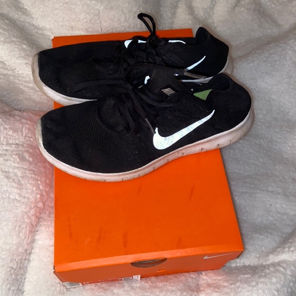 Nike Shoes - Nike free runs flyknit